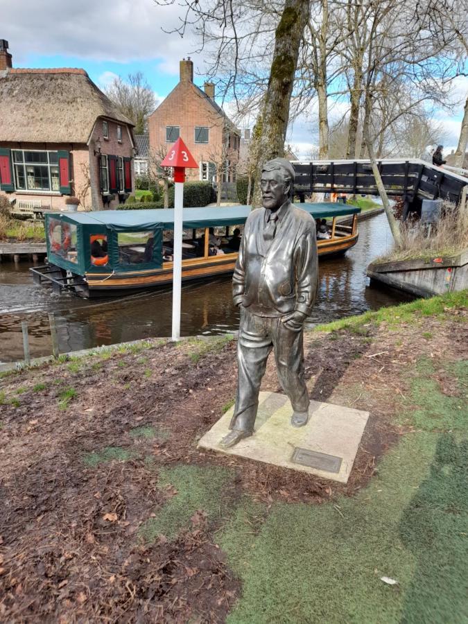 Giet Oan gelegen op Resort Venetië Giethoorn Buitenkant foto