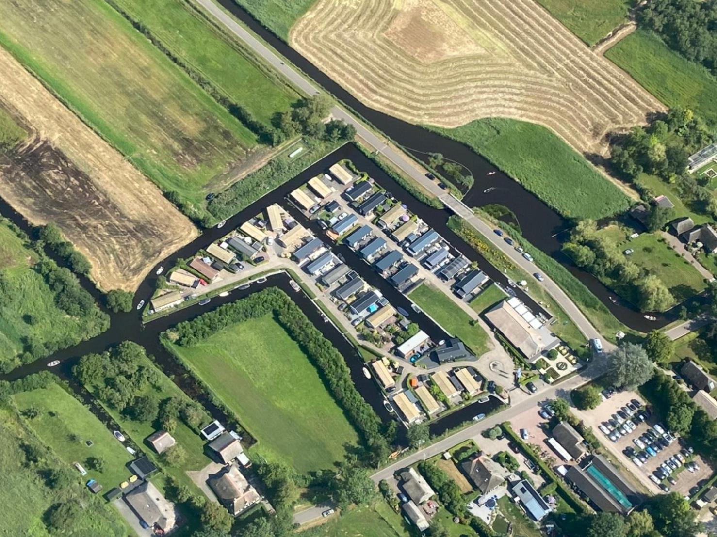 Giet Oan gelegen op Resort Venetië Giethoorn Buitenkant foto